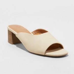 Universal Thread Rosalyn Block Heel Mule Sandal size 9 cream white